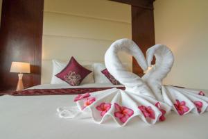 Postel nebo postele na pokoji v ubytování Arawan Riverside Hotel