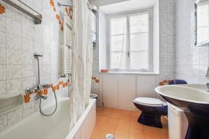 Kúpeľňa v ubytovaní Camogli Bright Apartment with Parking + 16 fotografií
