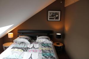 Uma cama ou camas num quarto em L’Ancienne Grange 1916