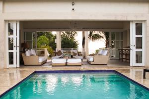 Bazen u ili blizu objekta The Liming Bequia