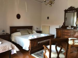 a bedroom with two beds and a dresser and a mirror at Casa Vacanza I principini in Paravati