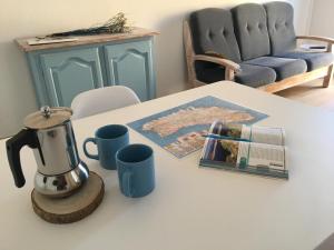 Apartamentos Surest的休息区