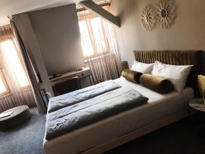Postel nebo postele na pokoji v ubytování Hotel Krumbach