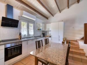 Η κουζίνα ή μικρή κουζίνα στο Villa La Marquesa by Interhome +30 φωτογραφίες