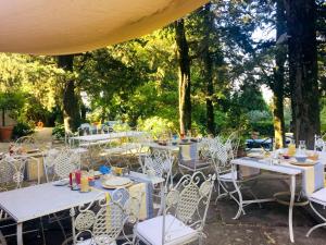 a group of tables and chairs in a park at Relais Casamassima in Ponte Felcino