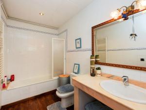 Kúpeľňa v ubytovaní Holiday Home Ginesteres by Interhome