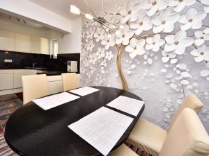 Kuchyňa alebo kuchynka v ubytovaní Apartment Fliri by Interhome