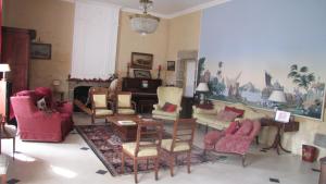 a living room filled with lots of chairs and a table at Les Trauchandieres de Saint Malo in Saint-Jouan-des-Guérets