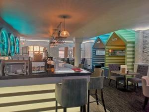 A restaurant or other place to eat at Hotel Victoria 