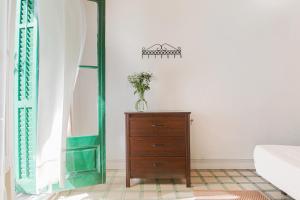 A bed or beds in a room at Be Barcelona Eixample Universidad