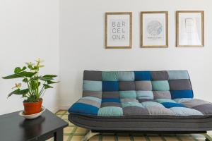 A seating area at Be Barcelona Eixample Universidad