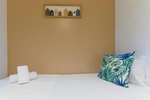 A bed or beds in a room at Be Barcelona Eixample Universidad