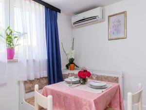 Φωτογραφία από το άλμπουμ του Apartment Koštro-2 by Interhome σε Nova Vas +16 φωτογραφίες