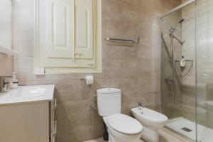 A bathroom at Be Barcelona Eixample Universidad