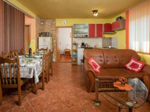 Kuchyň nebo kuchyňský kout v ubytování Holiday Home Ana by Interhome