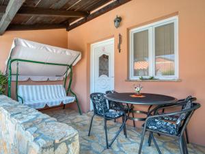 Postel nebo postele na pokoji v ubytování Holiday Home Ana by Interhome