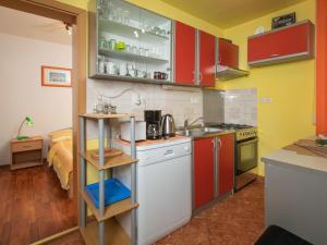 Kuchyň nebo kuchyňský kout v ubytování Holiday Home Ana by Interhome