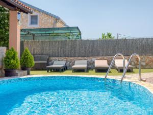 Bazén v ubytování Holiday Home Ana by Interhome nebo v jeho okolí