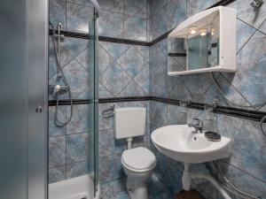 Koupelna v ubytování Holiday Home Ana by Interhome