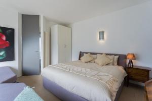 Posteľ alebo postele v izbe v ubytovaní Villa Sasso on Lake Como by Rent All Como