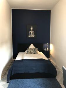 Postel nebo postele na pokoji v ubytování bensons hotel