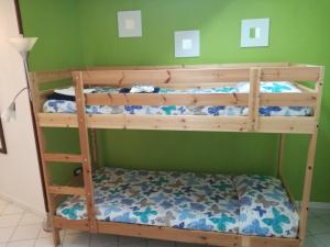 two bunk beds in a room with a green wall at Guest House Di Bartolomeo in Capaccio-Paestum