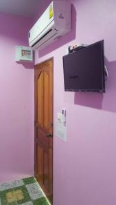 Gallery image of เจิดจรัสรีสอร์ทโรงแรม24ชม in Chon Buri