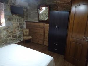 Postel nebo postele na pokoji v ubytování panos stone tower