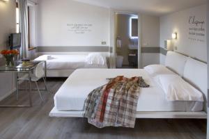 Postel nebo postele na pokoji v ubytování Albergo Al Cacciatore Tortellinando
