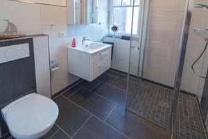 Ένα μπάνιο στο Ferienwohnung Midgard +15 φωτογραφίες