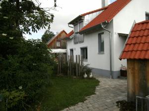 a white house with a fence and a yard at Ferienhaus Kettler II in Muhr amSee