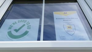 Sertifikatas, apdovanojimas, ženklas ar kitas apgyvendinimo įstaigoje Broomfield House Bed and Breakfast matomas dokumentas