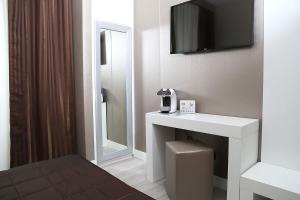 a bathroom with a sink and a mirror at Piccolo di Piazza di Spagna Suites in Rome