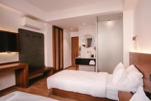 Voodi või voodid majutusasutuse Nomad Hotel Lazimpat toas