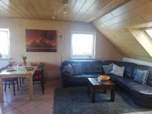 Χώρος καθιστικού στο Anna - neue Ferienwohnung mit Blick ins Grüne