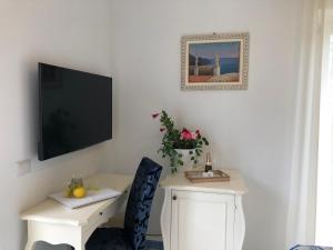 TV a/nebo společenská místnost v ubytování Nonno Francesco B&B