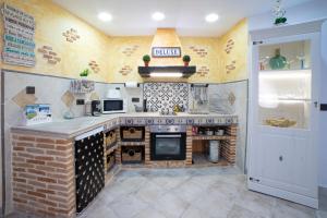 a kitchen with a counter and a stove top oven at LA VEGUILLA DELUXE JACUZZi in Alhama de Aragón