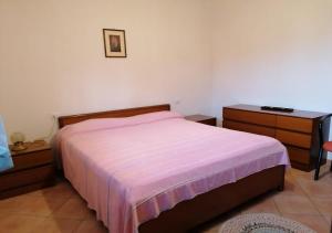 A bed or beds in a room at Little Star pioppa
