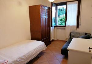 A bed or beds in a room at Little Star pioppa