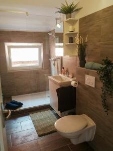 Ένα μπάνιο στο RB City Apartments Emden am Wall 3