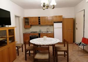 A kitchen or kitchenette at Little Star pioppa