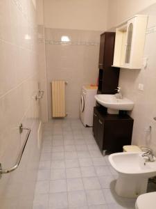 A bathroom at Little Star pioppa