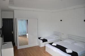 Postel nebo postele na pokoji v ubytování White Hotel