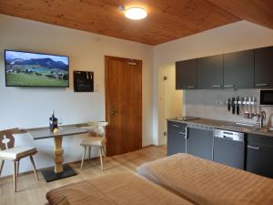 Kuchnia lub aneks kuchenny w obiekcie Aparthotel Buchauer-Tirol