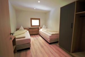 A bed or beds in a room at Haus Tusculum