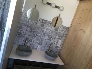 Koupelna v ubytování "De VRIJBOS ROUTE" alleenstaande dubbele woning! + 29 fotografií