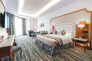 Rúm í herbergi á Iridium Hotel