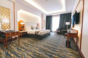 Rúm í herbergi á Iridium Hotel