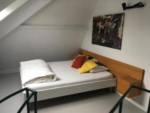 
A bed or beds in a room at Top floor duplex Apt with terrace P free
