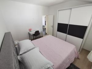 Postel nebo postele na pokoji v ubytování Apartmani "Allegro" + 24 fotografií